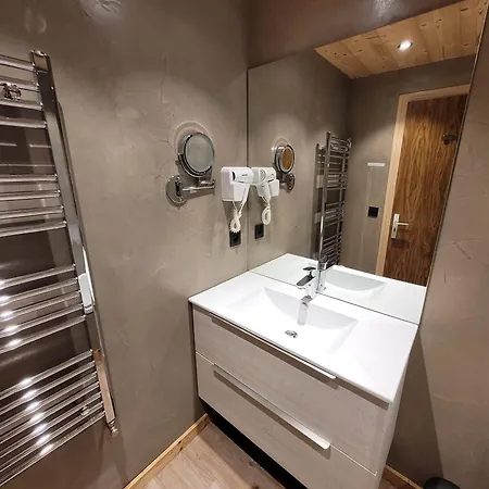 Renove Au Pied Des Pistes Avec Parking Couvert - Fr-1-598-133 Les Gets